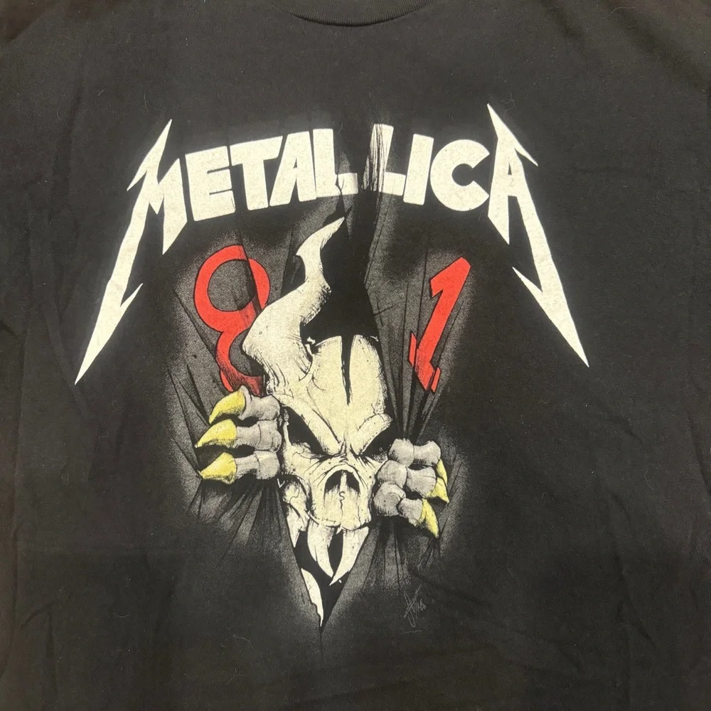 Men’s Large graphic print Metallica T-shirt with skull tearing through 81 - Picture 2 of 6
